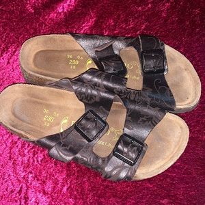 Women’s size 5 BIRKENSTOCK PAPILLIO SANDALS